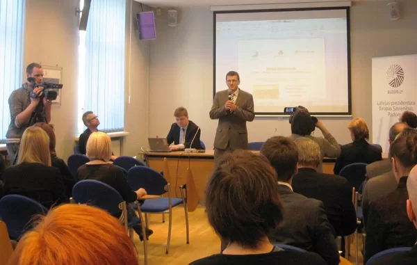 Projekta vadītājs Māris Luste atklāj paneļdiskusiju 2015.gada aprīlī